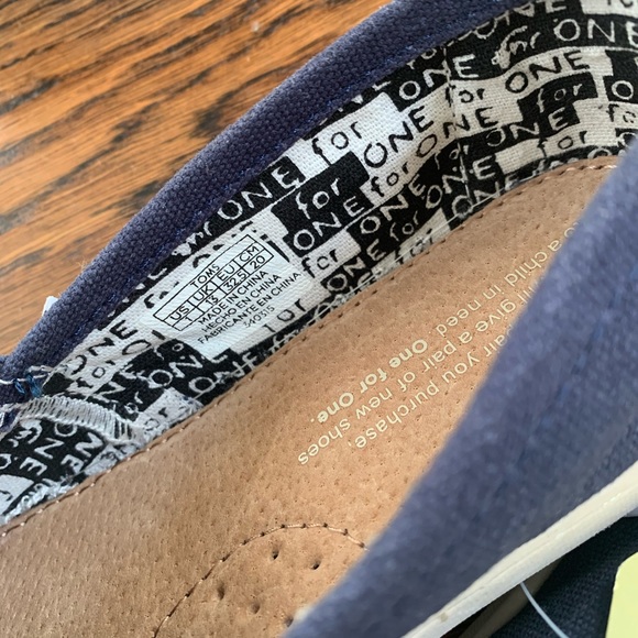 Toms Canvas classic shoes, Brand New - Picture 5 of 7